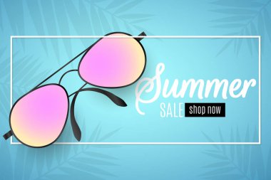 Reklam web banner yaz Satılık. Mavi bir arka plan üzerinde beyaz bir çerçeve içinde plaj güneş gözlüğü. Parlama bokeh. Bir palmiye ağacının yaprakları. Özel Fırsat. Vektör çizim