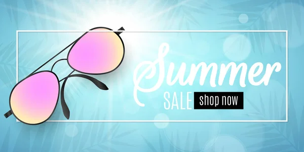Publicidade web banner para venda de verão. Óculos de sol de praia em uma moldura branca em um fundo azul. Glare Bokeh. Folhas de uma palmeira. Oferta especial. Ilustração vetorial —  Vetores de Stock