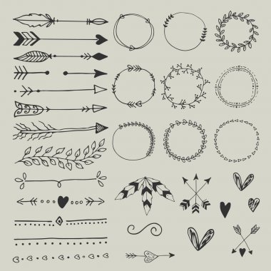 Elle çizilmiş düğün koleksiyonu tasarım öğeleri, oklar, daireler boders kalpleri ve tüyler.