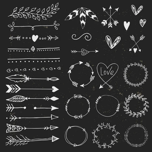 Flechas, corazones, adornos - elementos de decoración de boda dibujados a mano en estilo boho. Colección vectorial . — Vector de stock