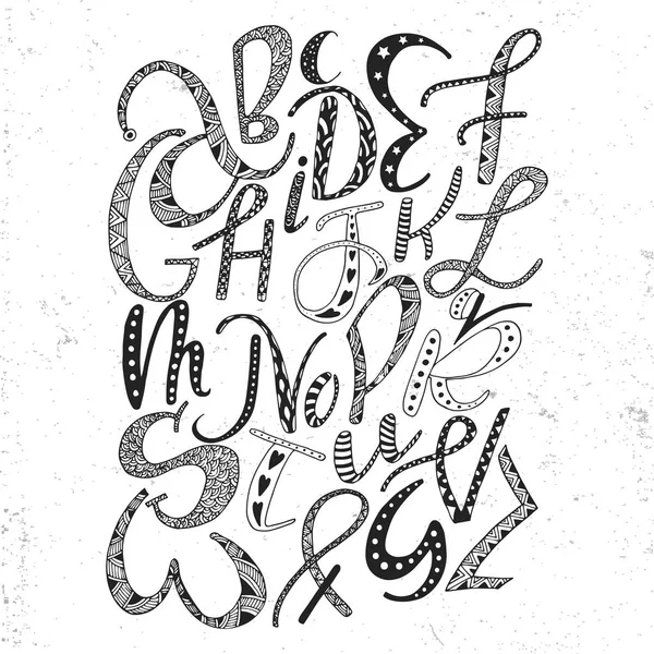 Unikátní ručně kreslenou latinské abecedy s doodle ornament. Roztomilá komická písmo v boho stylu. ABC dopisy čtvercový plakát. — Stockový vektor