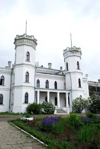 Weißes Burggebäude Einem Alten Herrenhaus — Stockfoto