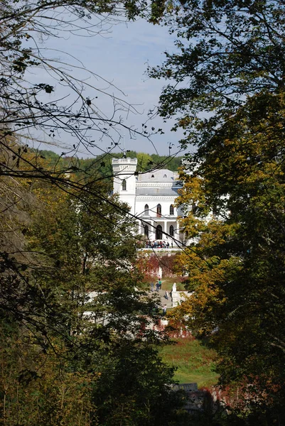 Будівля Білого Замку Старому Маєтку — стокове фото