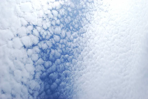 Delicate Patronen Van Witte Wolken Blauwe Lucht — Stockfoto