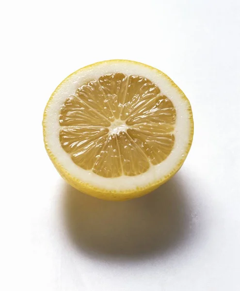 Välsmakande citron halv — Stockfoto