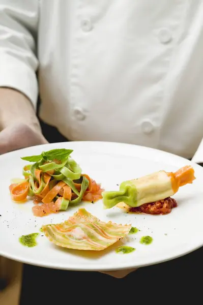 Plaat van gekleurde pasta — Stockfoto