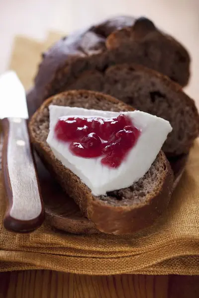 Bread with cream cheese — Stock Photo, Image