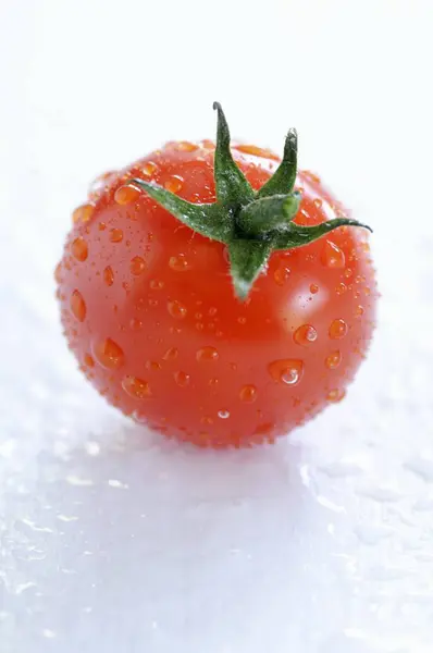 Fresh ripe red tomato — Stock Photo, Image