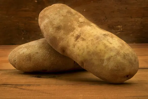 Batatas crudas lavadas — Foto de Stock