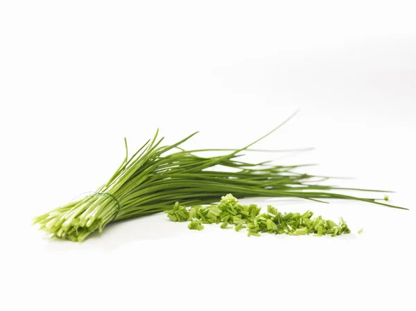 Bunch of chives with slices — Stock Photo, Image