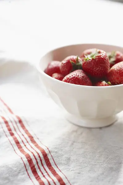 Fresh ripe strawberries — Stock Photo, Image