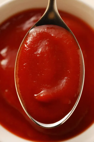 在小碗里的番茄酱 — 图库照片
