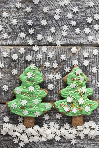 Gingerbread Christmas tree biscuits — Stock Photo, Image