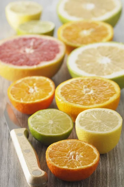 Assorted halved citrus fruits — Stock Photo, Image