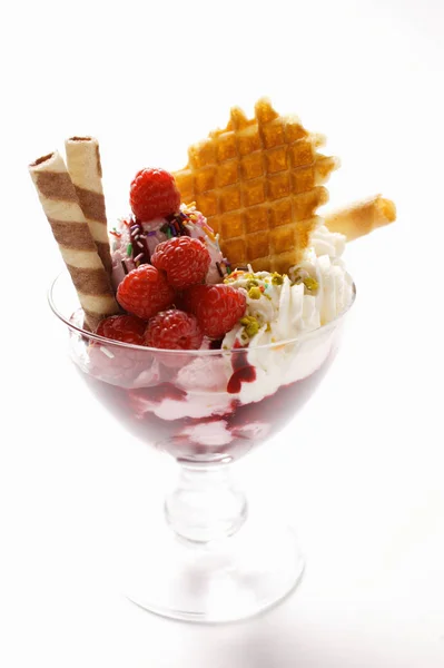 Sundae with raspberry ice cream — Stock Photo, Image