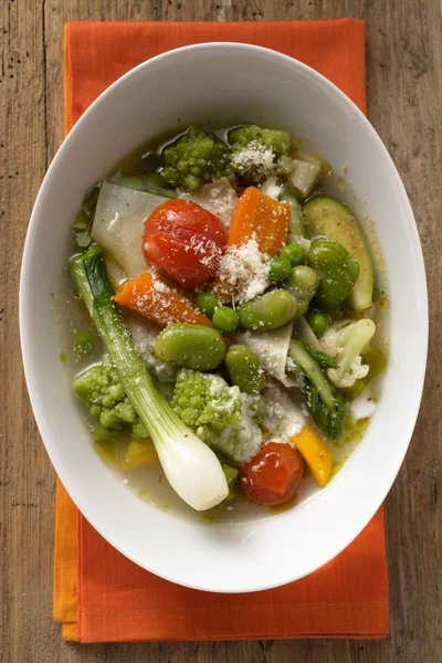 Minestrone con tagliatelle e Parmesa — Foto Stock