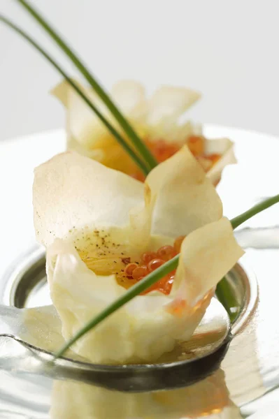 Closeup View Filled Wontons Trout Caviar Fried Quail Egg — Stock Photo, Image