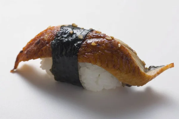 Sushi Nigiri con sgombro — Foto Stock