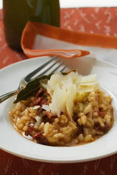 Risotto med hyvlad parmesan — Stockfoto