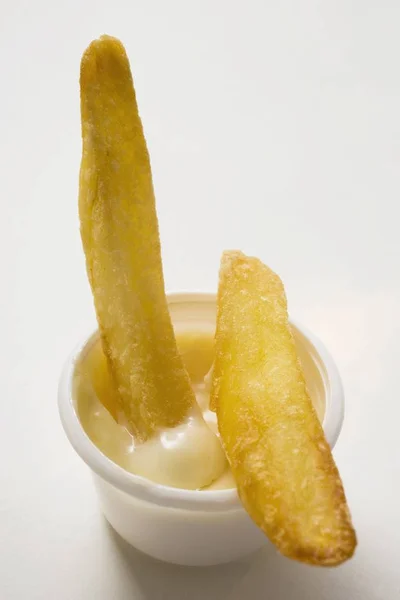 Fried potato chips with mayonnaise — Stock Photo, Image
