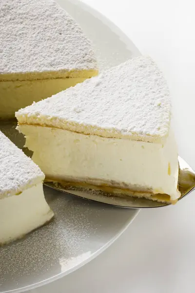 Tarta de queso crema con azúcar en polvo —  Fotos de Stock