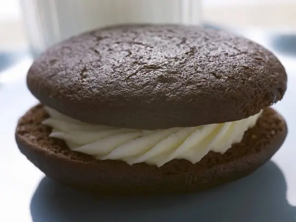 Filled, round chocolate cakes — Stock Photo, Image