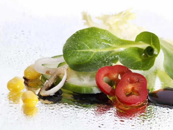 Vegetable Salad Balsamic Vinegar White Surface — Stock Photo, Image
