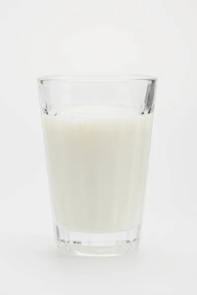 Glas frische Bio-Milch — Stockfoto