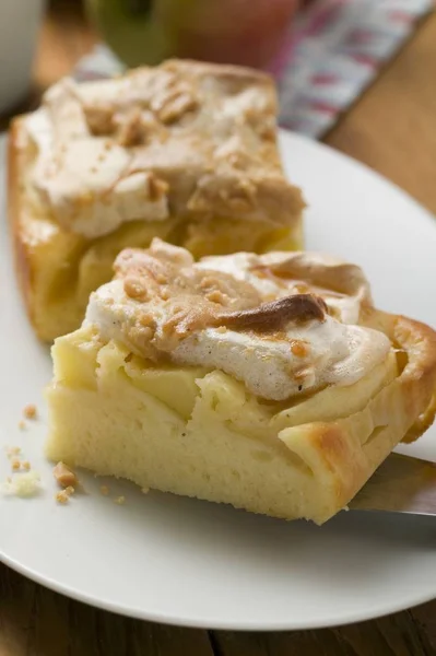 Pieces of apple meringue cake — Stock Photo, Image