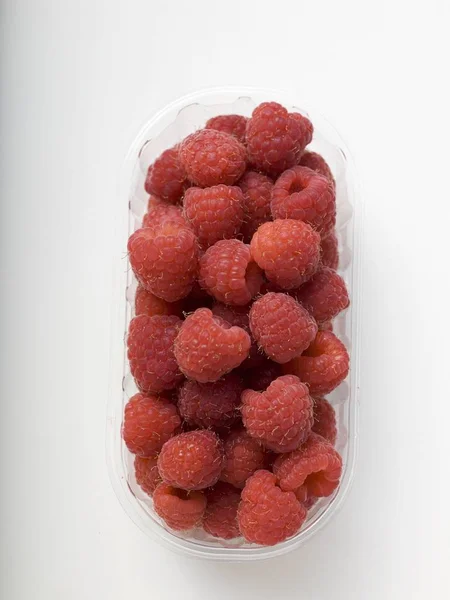 Fresh picked raspberries — Stock Photo, Image