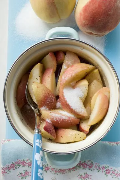 Sliced Sugared peaches — Stock Photo, Image