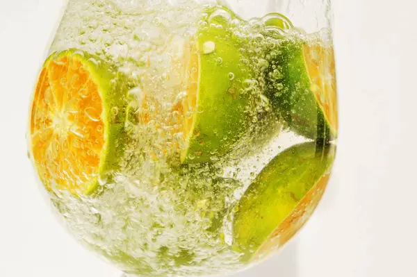 Citrus fruits in a glass of water — Stock Photo, Image