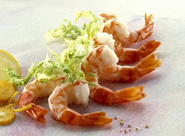 Colas de camarón cocidas y friso —  Fotos de Stock