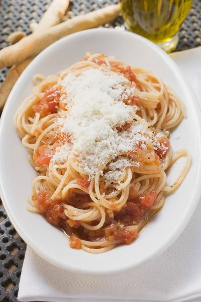 Spaghetti mit Tomatensauce — Stockfoto