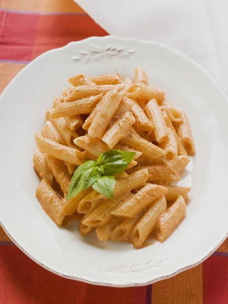 Massa Penne com molho de creme de tomate — Fotografia de Stock