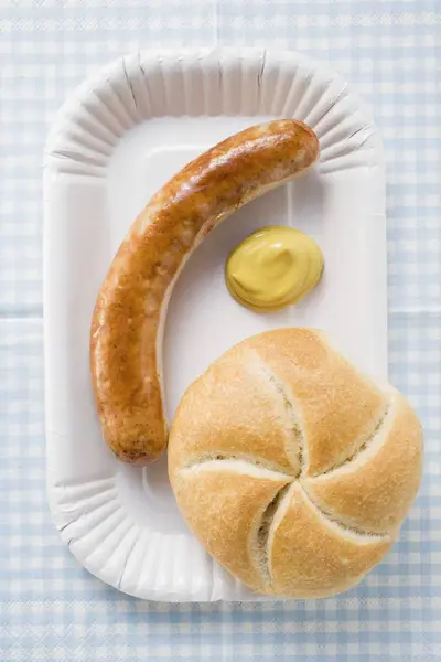 Kiełbasa bratwurst z musztardą — Zdjęcie stockowe