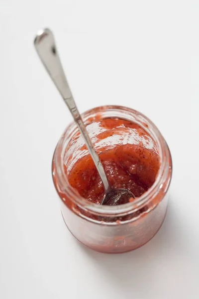Jar with remains of strawberry jam — Stock Photo, Image