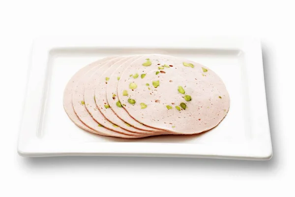 Salsiccia di vitello affettata con pistacchi — Foto Stock