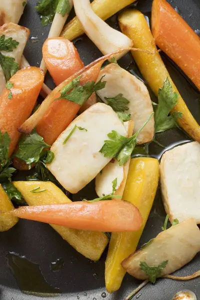 Fried root vegetables with parsley — Stock Photo, Image