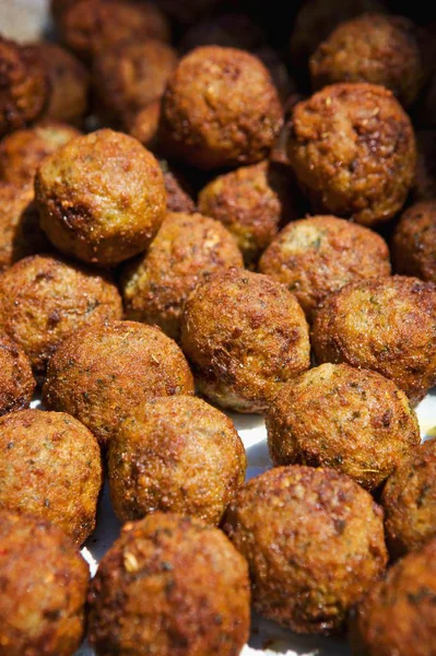 Frisch gekochte Falafel-Kichererbsenbällchen — Stockfoto