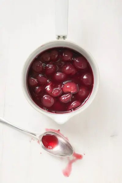 Cherry compote in pan — Stock Photo, Image