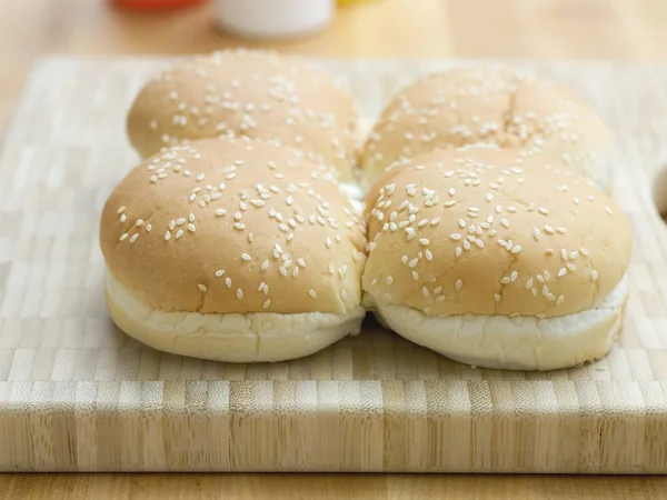 Closeup View Sesame Buns Hamburgers Cutting Board — Stock Photo, Image