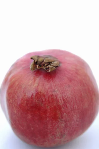 Färska röda granatäpple — Stockfoto