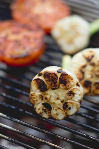 Garlic Tomatoes Barbecue Grill Rack — Stock Photo, Image