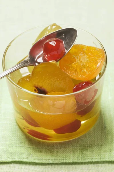 Προβολή Closeup Της Ζαχαρωμένα Φρούτα Μουστάρδα Ποτήρι Κουτάλι — Φωτογραφία Αρχείου