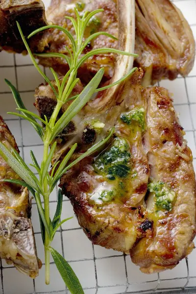 Grilled lamb cutlets — Stock Photo, Image