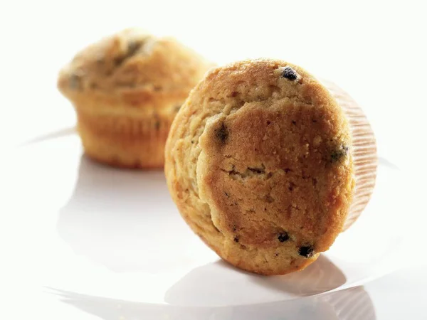 Två muffins på tallrik — Stockfoto