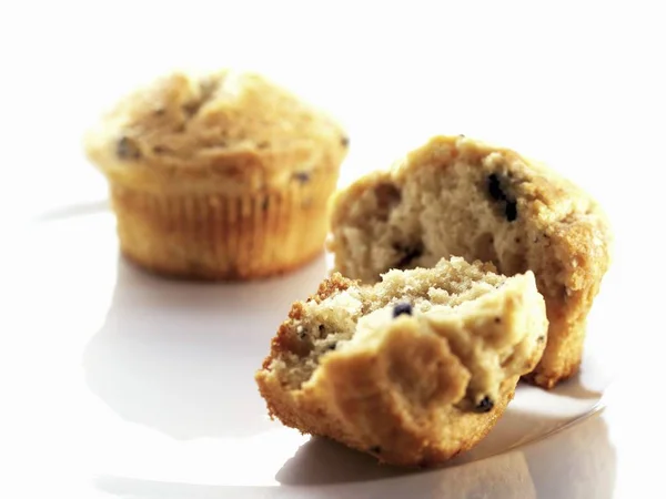 Two muffins with one halved — Stock Photo, Image