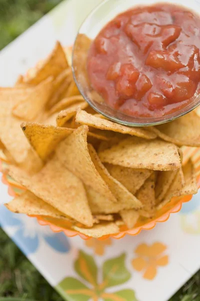 Nachos and tomato salsa — Stock Photo, Image