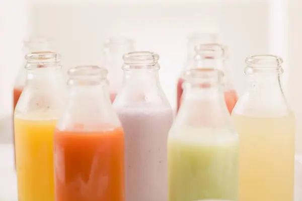 Various different juices in bottles — Stock Photo, Image